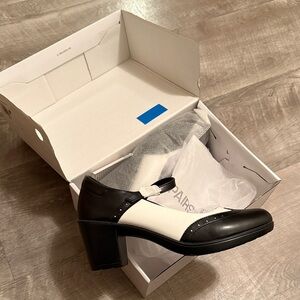 Dream Pairs Black and White Loafers